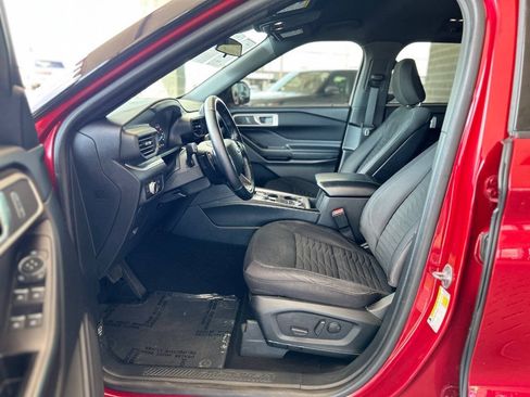 Used 2020 Ford Explorer XLT AWD/4WD image 38