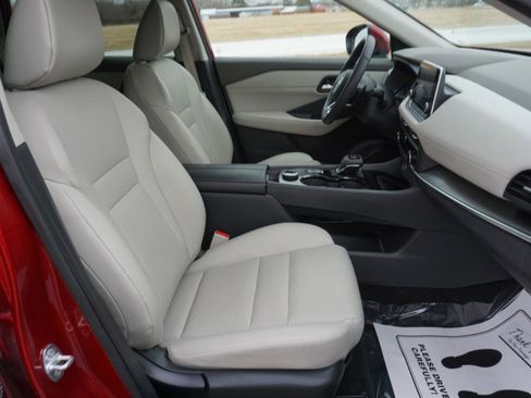 Used 2023 Nissan Rogue SV w/ SV Premium B Package image 22