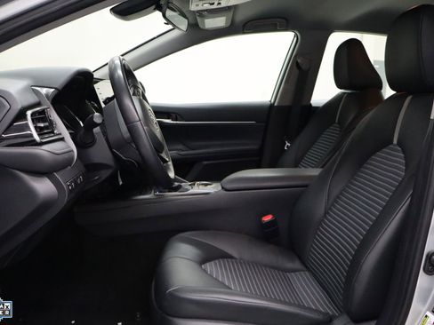 Used 2024 Toyota Camry SE image 14