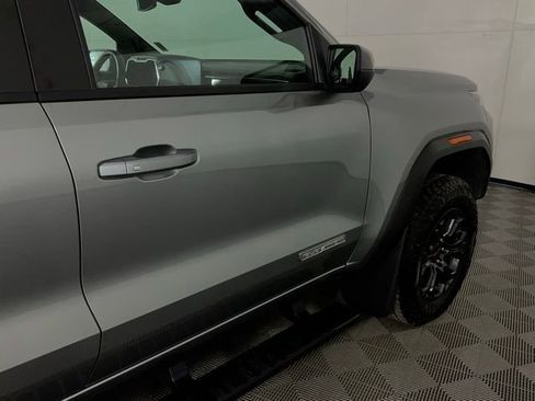 Used 2024 GMC Canyon Elevation w/ Elevation Premium Package image 9