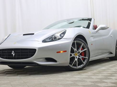 Used 2010 Ferrari California RWD image 8