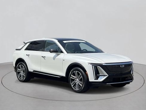 Certified 2024 Cadillac Lyriq Luxury w/ LPO, Floor Liner Package AWD/4WD image 6