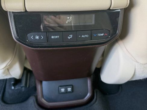 Used 2020 Toyota Highlander XLE FWD image 13