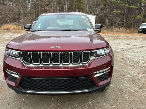 Used 2024 Jeep Grand Cherokee Limited image 3