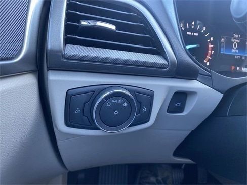Used 2018 Ford Fusion SE image 17