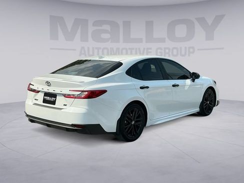 Used 2025 Toyota Camry SE w/ Convenience Package FWD image 5