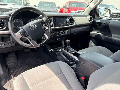 Used 2018 Toyota Tacoma SR5 AWD/4WD image 26