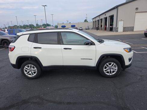 Used 2018 Jeep Compass Sport AWD/4WD image 2