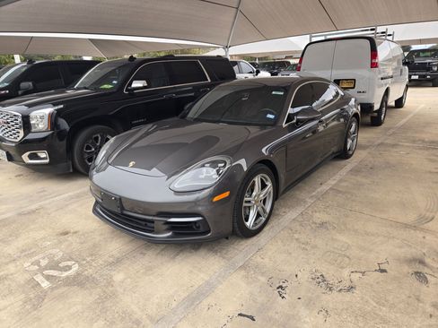 Used 2018 Porsche Panamera 4S image 2