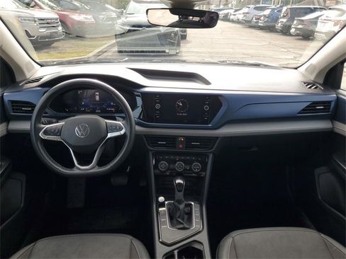 Used 2024 Volkswagen Taos SE image 25