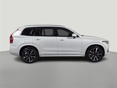 Used 2022 Volvo XC90 T6 Momentum w/ Advanced Package image 7