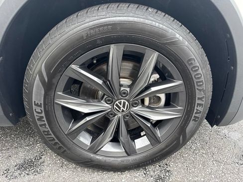 Certified 2024 Volkswagen Tiguan SE AWD/4WD image 9