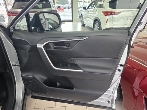 Used 2025 Toyota RAV4 LE image 17