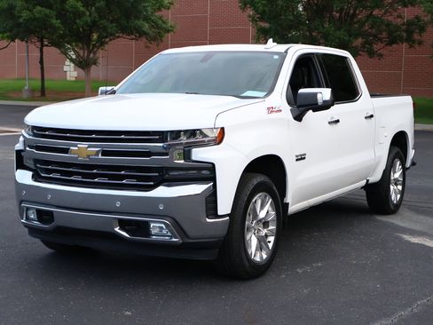 Used 2019 Chevrolet Silverado 1500 LTZ AWD/4WD image 34