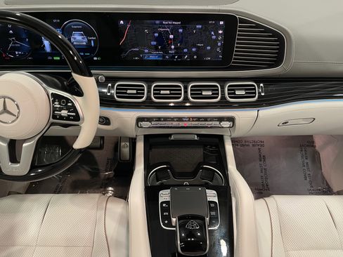 Used 2023 Mercedes-Benz Maybach GLS 600 4MATIC image 17