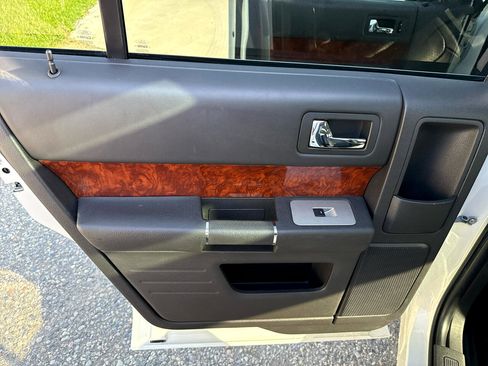 Used 2009 Ford Flex Limited image 24