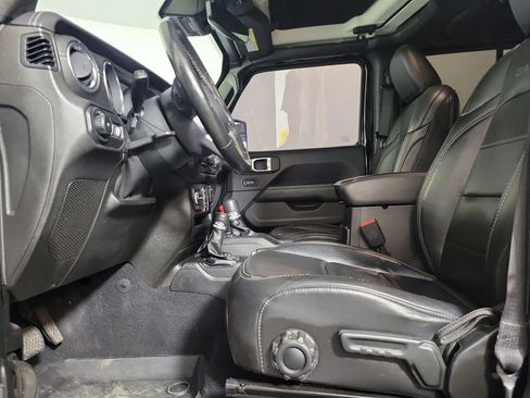 Used 2019 Jeep Wrangler Unlimited Sahara AWD/4WD image 12