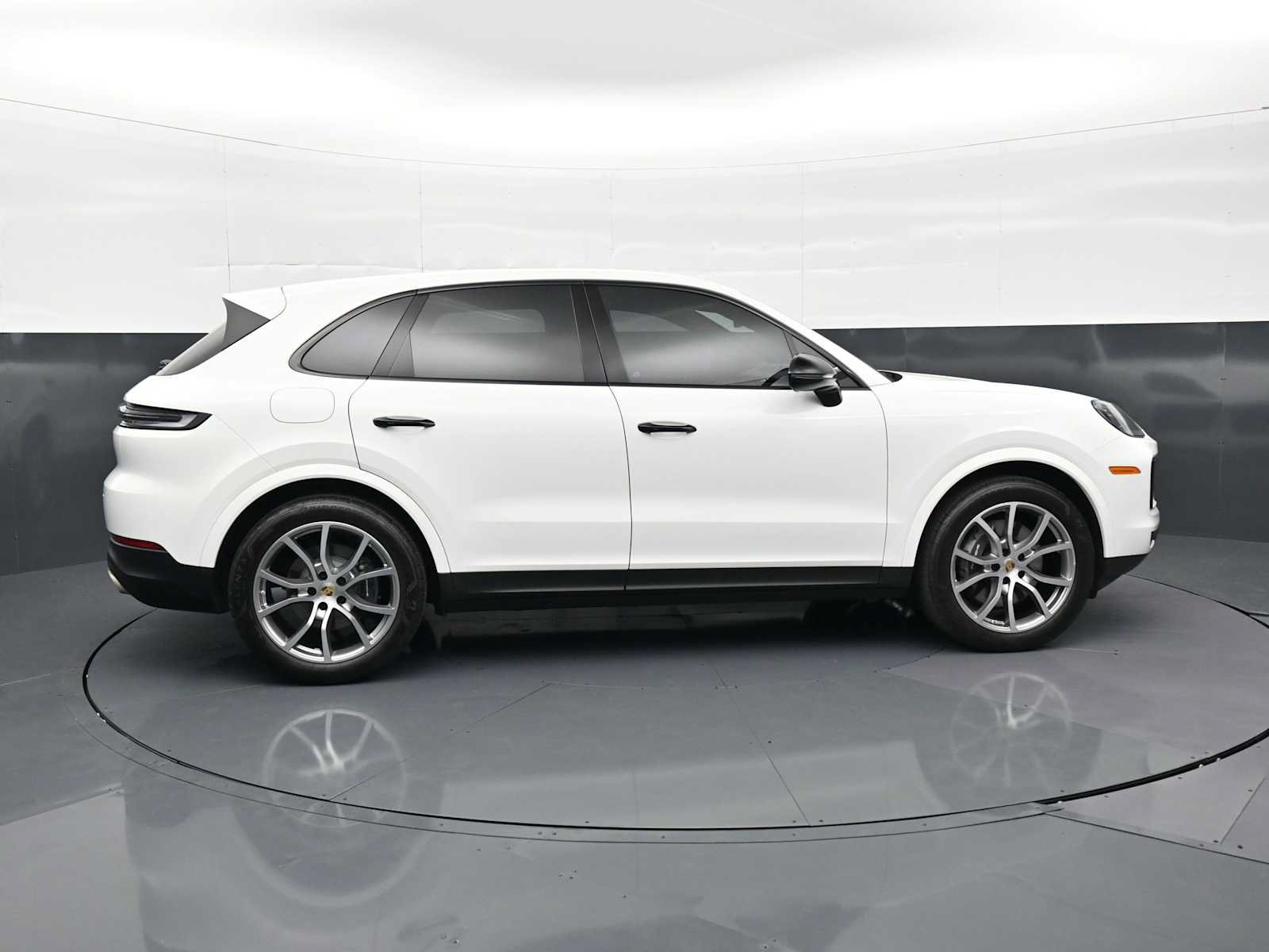 Certified 2024 Porsche Cayenne AWD/4WD image 27