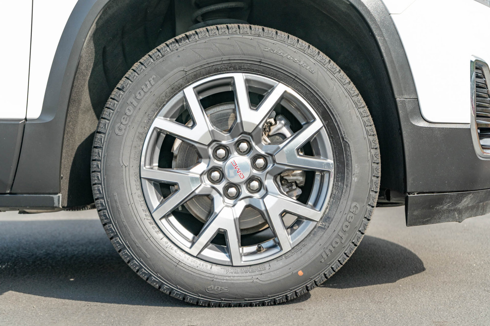 Used 2023 GMC Acadia SLT FWD image 12