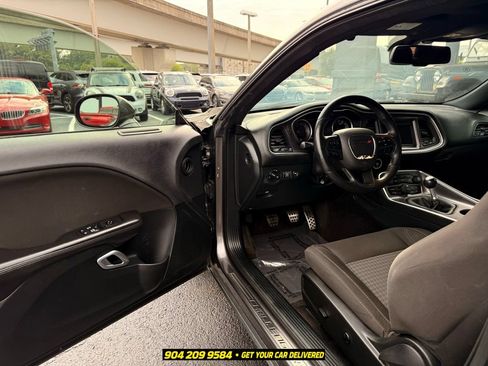 Used 2018 Dodge Challenger R/T w/ Performance Handling Group RWD image 22