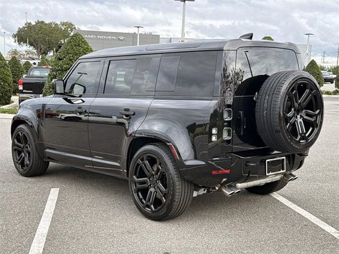 Used 2025 Land Rover Defender 110 V8 image 3