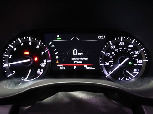 Used 2021 Toyota Highlander XLE AWD/4WD image 18