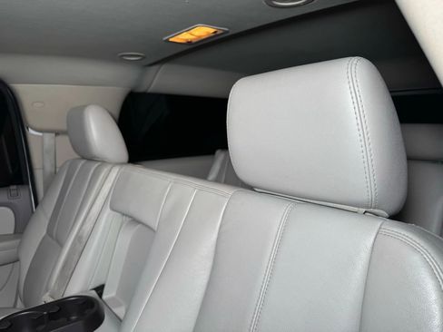 Used 2012 Chevrolet Suburban LT image 25