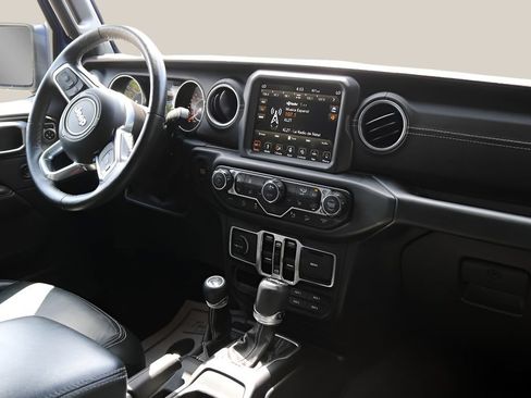 Used 2018 Jeep Wrangler Unlimited Sahara AWD/4WD image 21