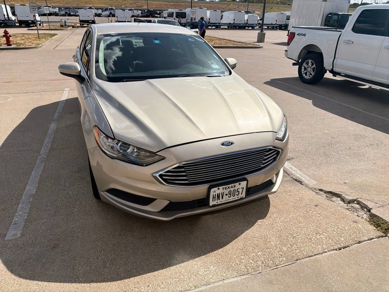 Used 2017 Ford Fusion SE w/ Fusion SE Technology Package FWD image 5