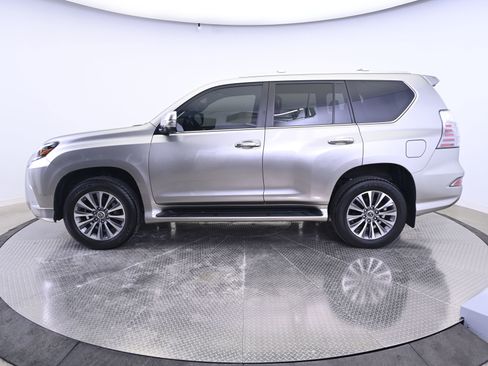 Used 2021 Lexus GX 460 Luxury w/ Accessory Package image 2