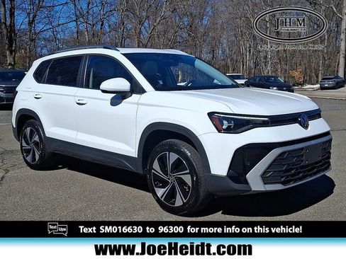 Certified 2025 Volkswagen Taos SE w/ Panoramic Sunroof Package image 1