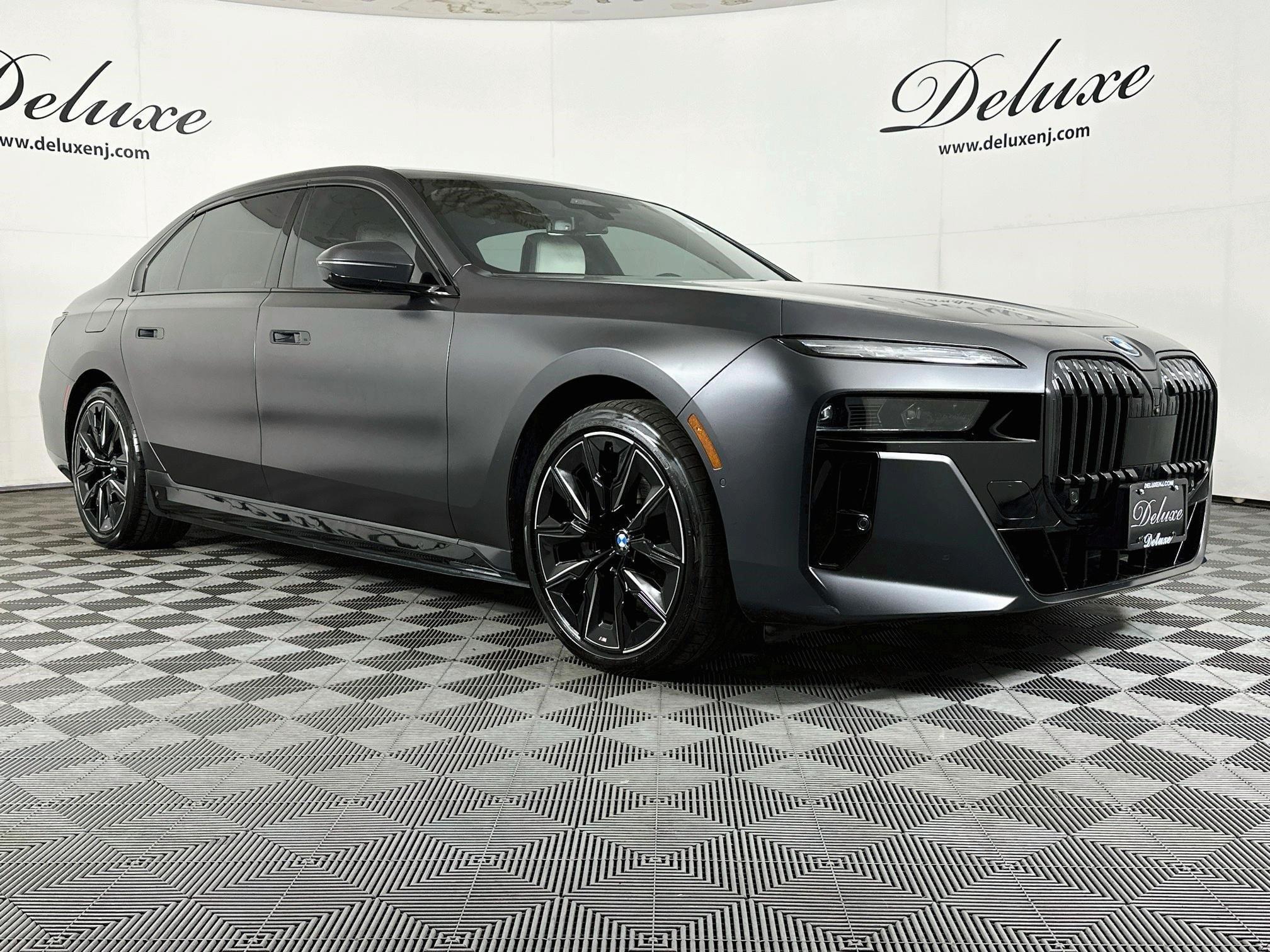 Used 2023 BMW i7 xDrive60 w/ Executive Package 2 AWD/4WD image 1