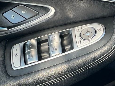 Used 2017 Mercedes-Benz C 300 4MATIC Sedan image 23