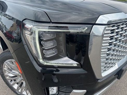 Used 2023 GMC Yukon Denali w/ Denali Reserve Package image 11