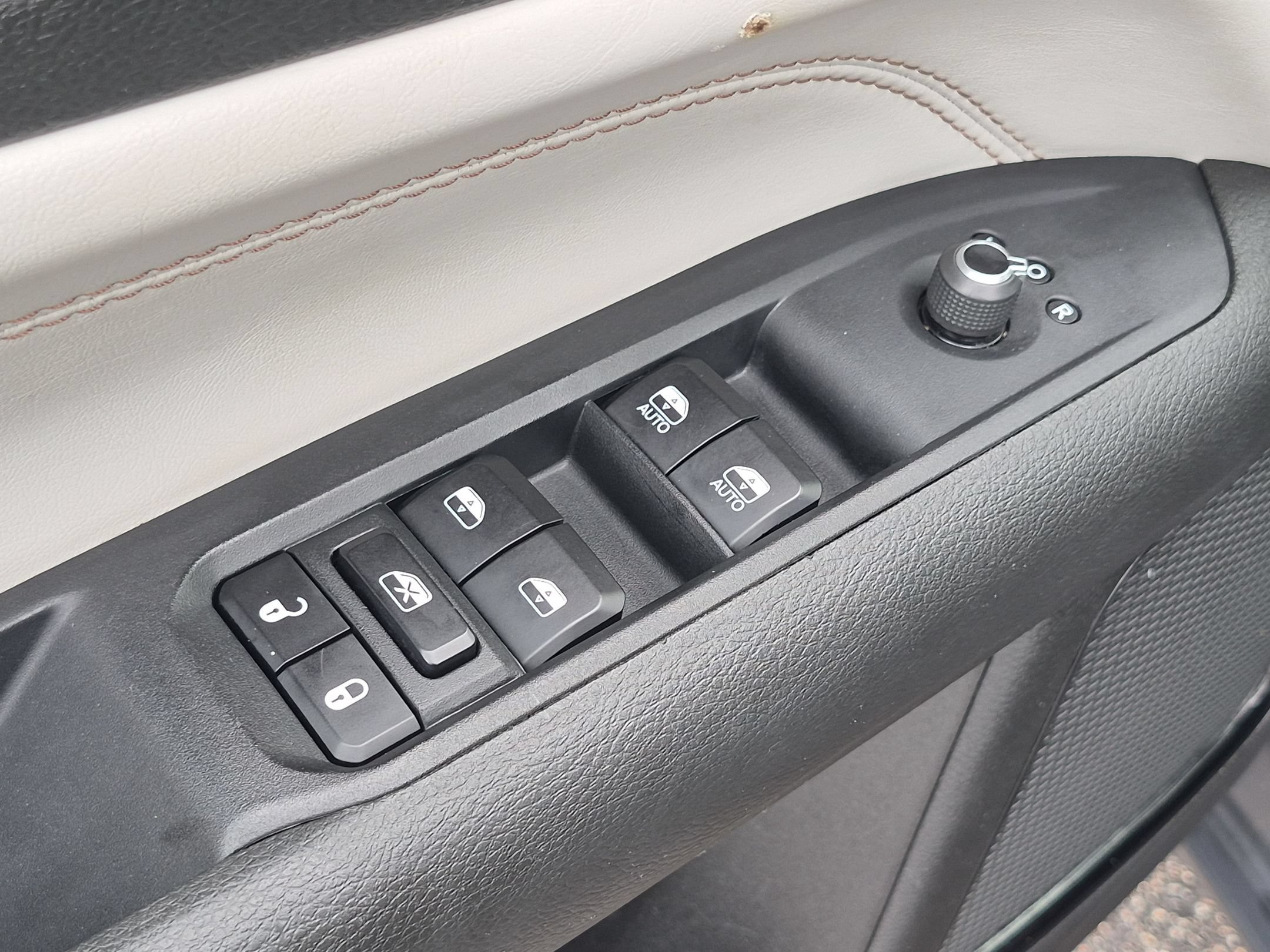Used 2024 Jeep Compass Limited AWD/4WD image 13