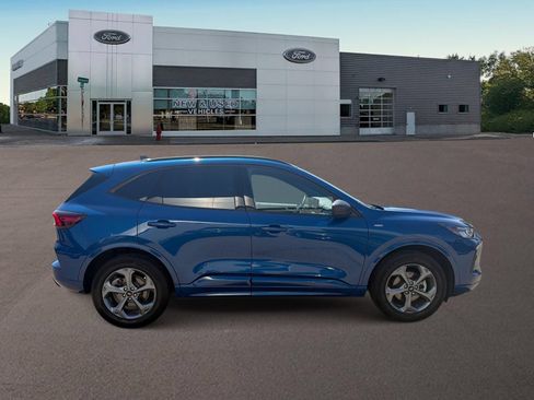 Used 2023 Ford Escape ST-Line w/ Tech Pack #1 AWD/4WD image 10