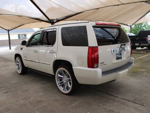 Used 2011 Cadillac Escalade Platinum image 5