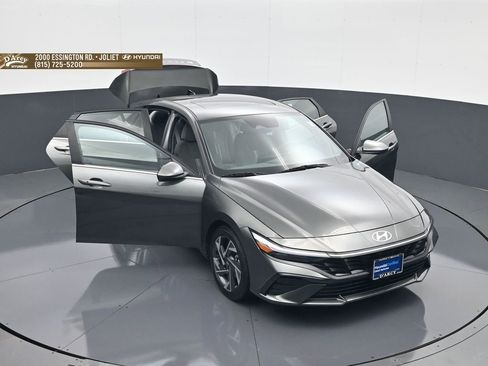 Certified 2024 Hyundai Elantra SEL w/ Convenience Package FWD image 29