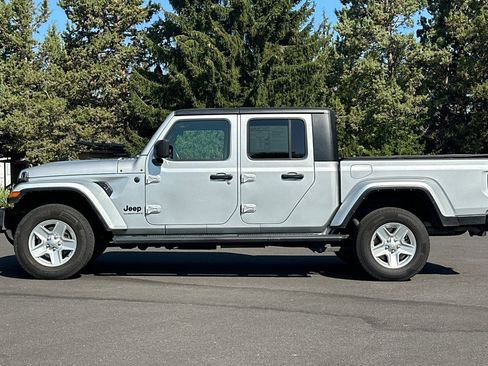 Used 2023 Jeep Gladiator Sport AWD/4WD image 7