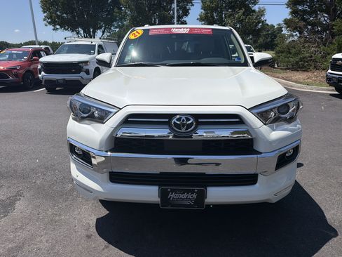 Used 2021 Toyota 4Runner Limited AWD/4WD image 3