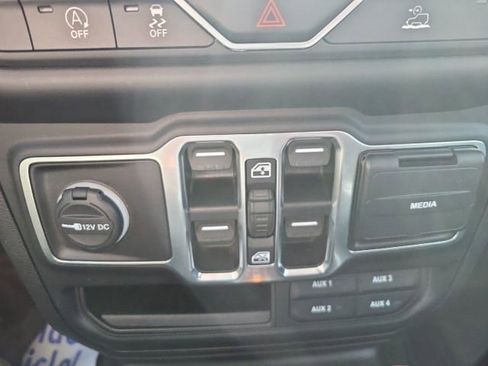 Used 2021 Jeep Wrangler Unlimited Sport AWD/4WD image 16