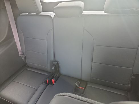 Used 2025 Buick Enclave Sport Touring w/ Power Package FWD image 9
