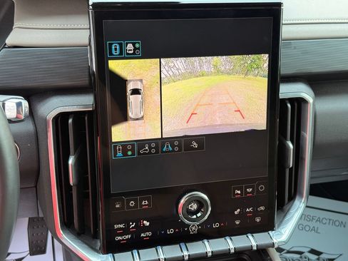 Used 2026 GMC Acadia Elevation w/ Elevation Premium Package FWD image 19