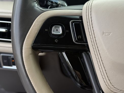 Used 2022 Lincoln Aviator Reserve image 18