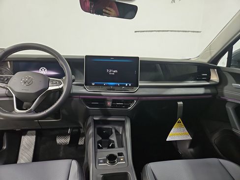New 2026 Volkswagen Tiguan SE AWD/4WD image 17