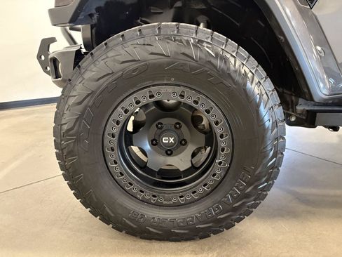 Used 2018 Jeep Wrangler Unlimited Sahara w/ Uconnect 4C Nav & Sound Group AWD/4WD image 51