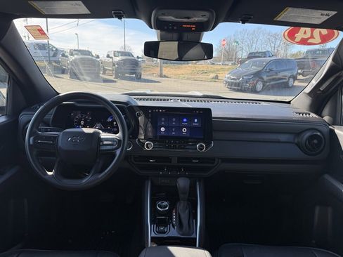 Used 2024 Chevrolet Colorado Trail Boss w/ Technology Package image 38