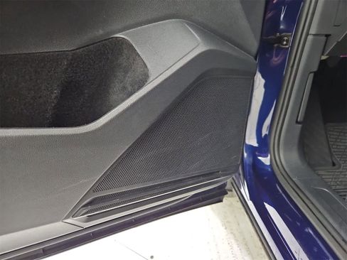 Used 2021 Volkswagen Tiguan SE image 32