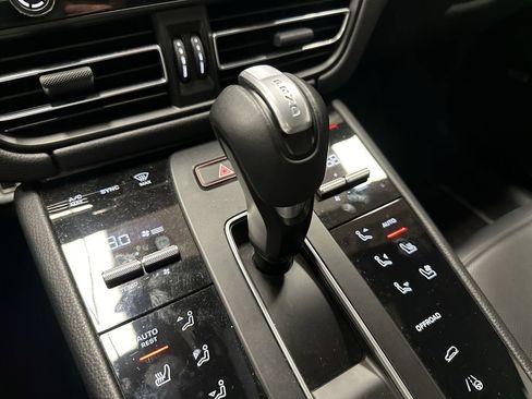 Used 2022 Porsche Macan image 41