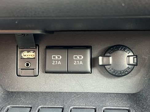 Used 2018 Toyota Highlander Limited AWD/4WD image 32